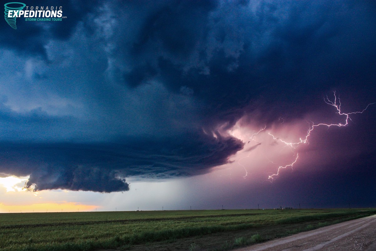Save $200 right now on all 2018 storm chasing tours by Tornadic Expeditions. 
Join us and come LIVE your dreams this next spring! TornadicExpeditions.com
#uk #Australia #Germany #France #vacation #holidayseason #Weather #StormHour  #POTW #BUCKETLIST #DREAMS #Tours #adventure