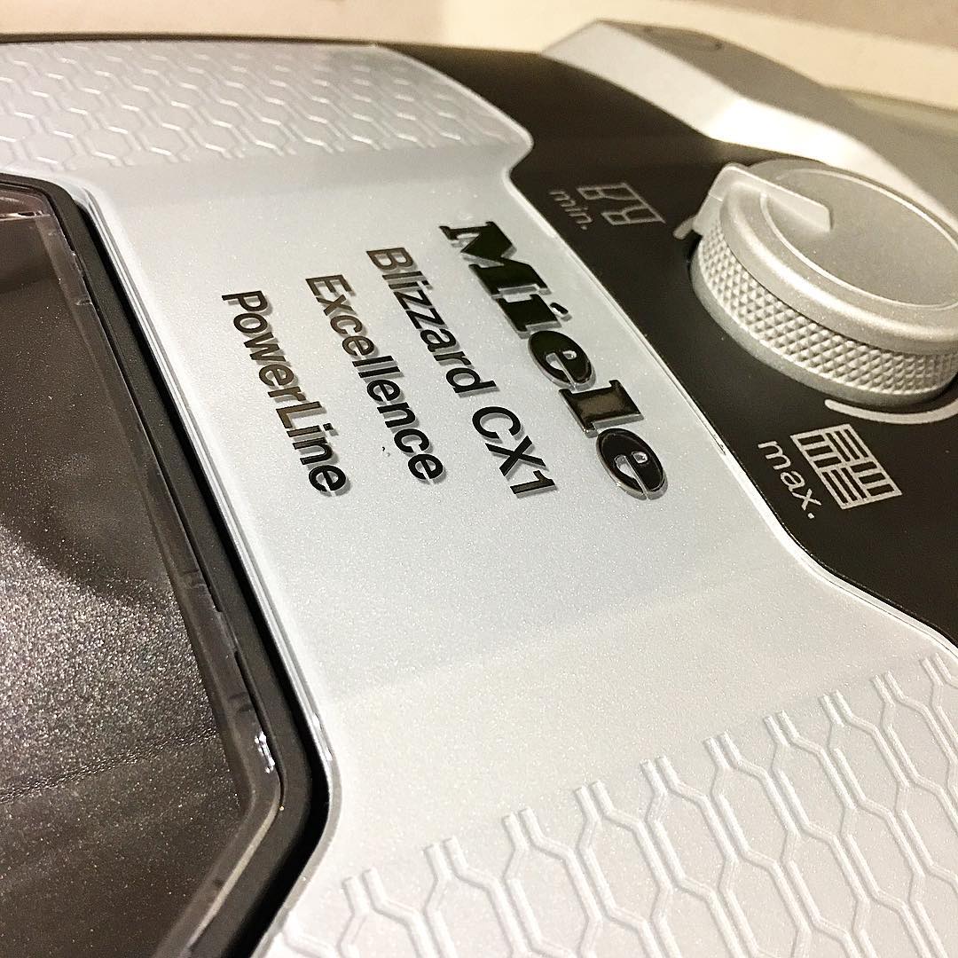 henryreviews's tweet photo. Another arrival from @Miele_GB to test and review. 
Based on the amount of fun I had reviewing the last #Miele products this one looks like it’s going to be a good one 🙏🏼
#cx1 #blizzard #powerline #vacuum #household #cleaning #review #henryreviews https://t.co/oWN1lwW422