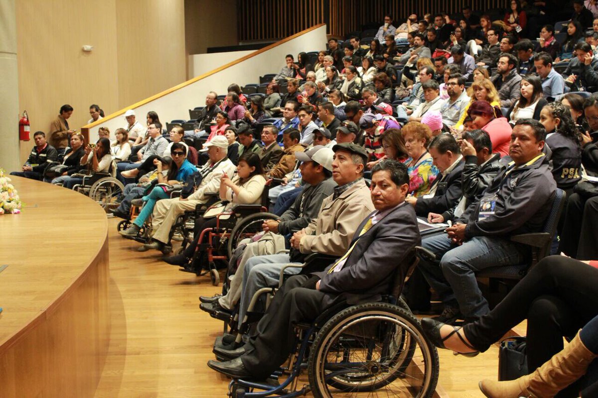 upsalesianaec's tweet photo. P. Javier Herrán, Rector de la @upsalesiana junto a los Grupos de Investigación #GEI, #TICAD y #GIIATA de la sedes #Quito #Guayaquil y #Cuenca, son parte del #IEncuentroTICDiscapacidad. #InclusiónUPS #ViveUPS 💻 👏 https://t.co/1K3lI5OnlG