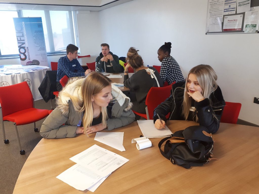 rjimidlands's tweet photo. #DMU criminology students taking part in RJ practice seminar # RJ Hub in learning community to tackle conflict/crime https://t.co/EZEqb7pshR