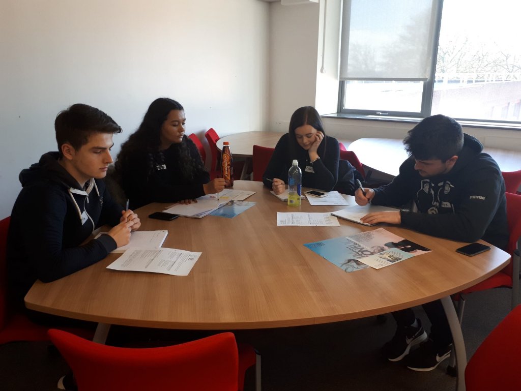 rjimidlands's tweet photo. #DMU criminology students taking part in RJ practice seminar # RJ Hub in learning community to tackle conflict/crime https://t.co/EZEqb7pshR