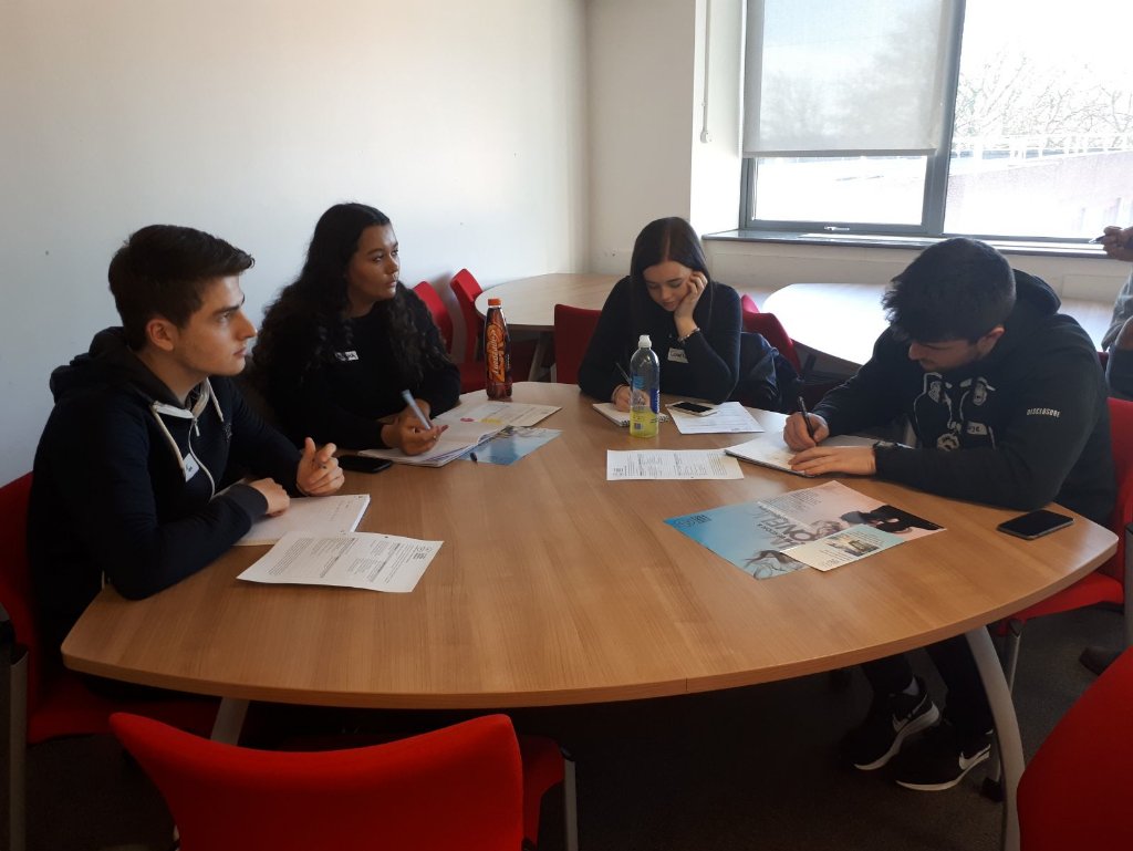 rjimidlands's tweet photo. #DMU criminology students taking part in RJ practice seminar # RJ Hub in learning community to tackle conflict/crime https://t.co/EZEqb7pshR