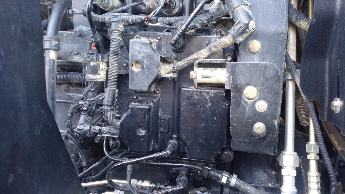 LabElectronico's tweet image. ¡Terminamos la semana con Agrícola! Massey Ferguson 5465 con 120CV y 500Nm, pasa a los 150CV y 665Nm #Letractor #repro #blackfriday #masseyferguson