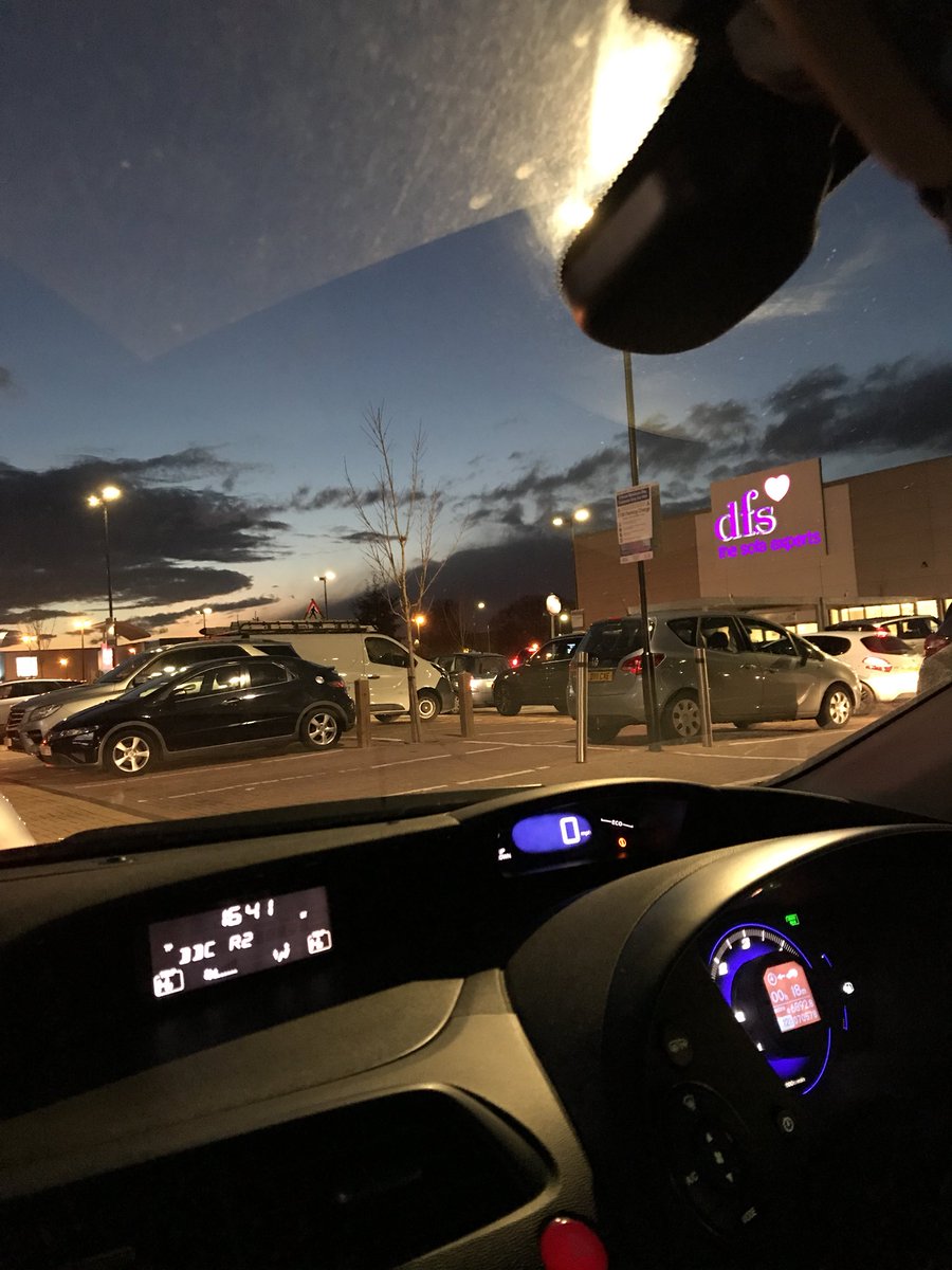 Poop444's tweet photo. Omg #Ashford! Looking like a long wait trying to get out of Sevington @AshfordCouncil @AshfordFor @AshfordHerald @TotalAshford https://t.co/LtVaGVhIOu
