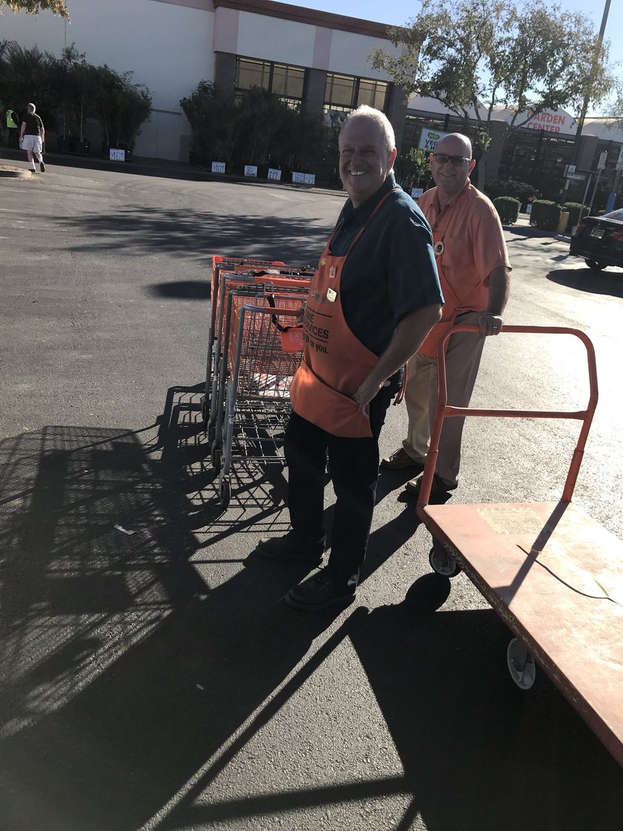 GeorgeP_PCMTEAM's tweet photo. What does HDE do on Black Friday? Well, at Gilbert Arizona Store 0471, District 66 DSM Harold &amp; HDE SM George help keep the carts available for Home Depot customers to fill up again with great products at fantastic savings😊 #HDE_PCMTEAM  #WDHDE https://t.co/TPy1coPeVR