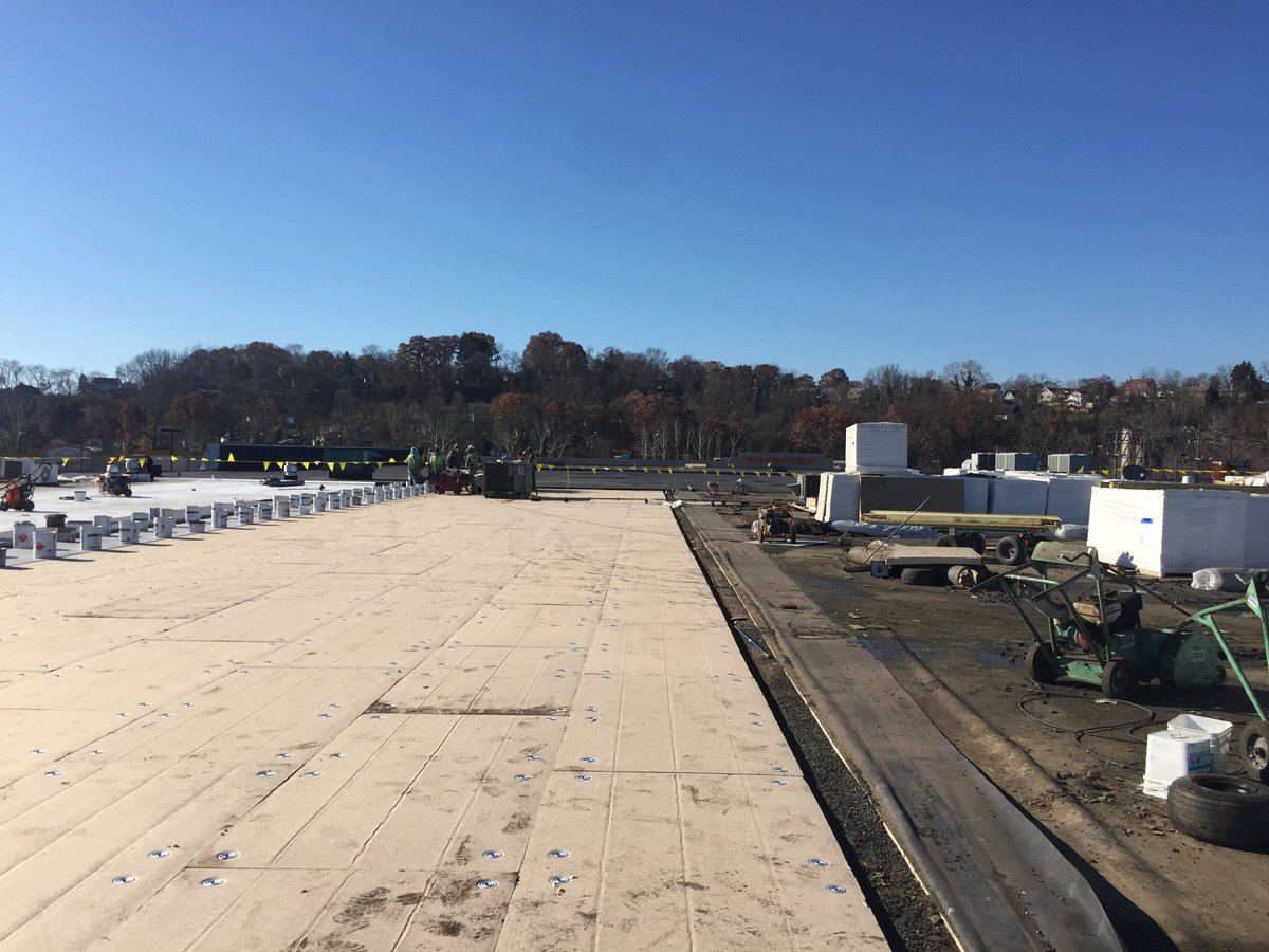 RoofConsultant's tweet photo. @BurnsScalo installing @JohnsManville TPO white single ply #roof system. https://t.co/NlOjTDs4Dk