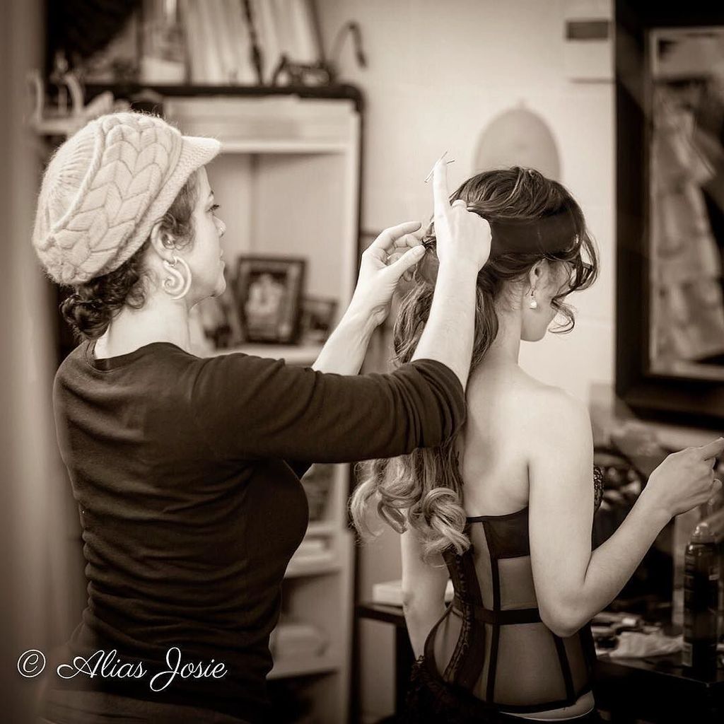 AliasJosie's tweet photo. Prepping this hottie for her shoot.. #behindthescenes #backstage #oldhollywoodglam #dressingroom #dressingroompic #photoshootprep
#boudoirvideographer #boudoirvideography #boudoirvideo #clientboudoirvideo #boudoirmovie #musicvideo #videoboudoir #boudoir… https://t.co/TyKin6ykdY https://t.co/FXDoTlrAq1