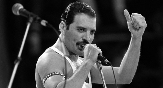 PmaIntercambia's tweet photo. Han pasado 26 años desde el fallecimiento de #FreddieMercury. Cuéntanos cuál es tu canción favorita de este querido y recordado artista. #Panama #BuenViernes #FelizFinde https://t.co/kJXuADqtA7