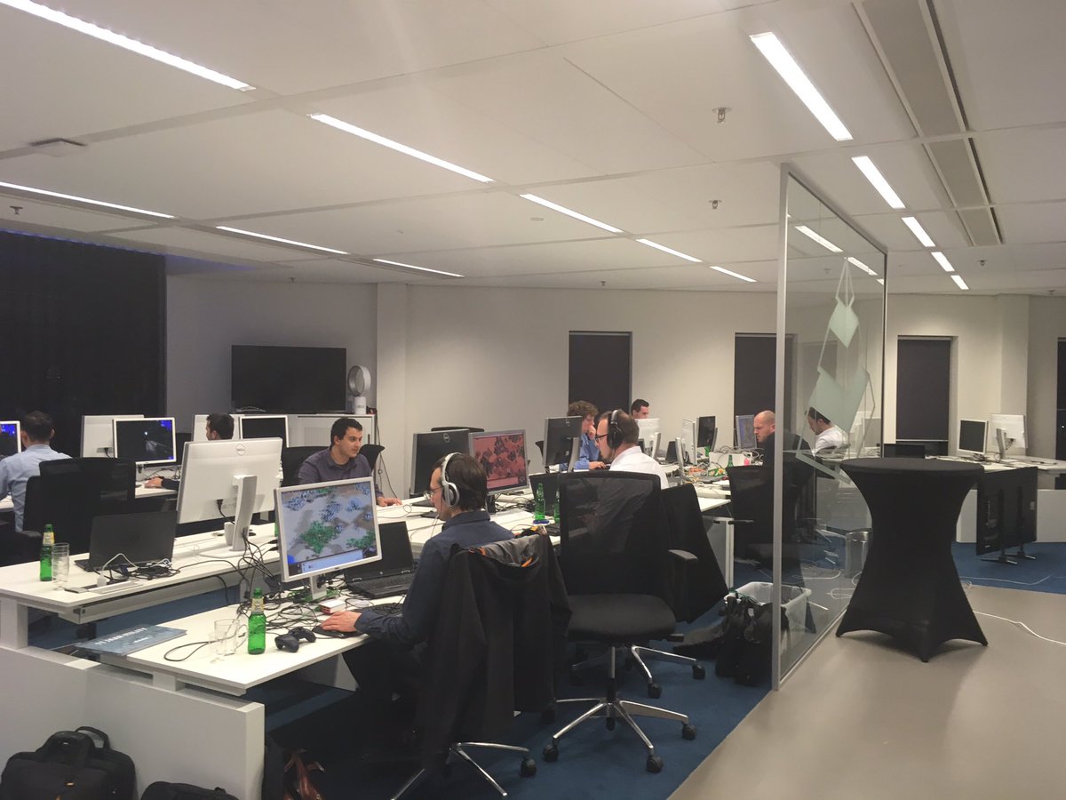 itilitybv's tweet photo. #lan party at #Itility - virtual fruit hacking, designing system-castles and innovating the future with furry animals. Almost real life.. https://t.co/5O1XrBXJFs