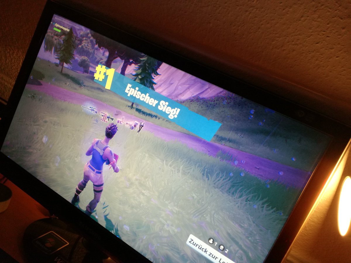 _EssentialPlay_'s tweet image. So und der 2te für heute im Team! Supergeil😅

#Fortnite #Epischer #Sieg #Battle #Royale #daNgolfgt #HagersBou #XxSimsoNxX #Optookoppler