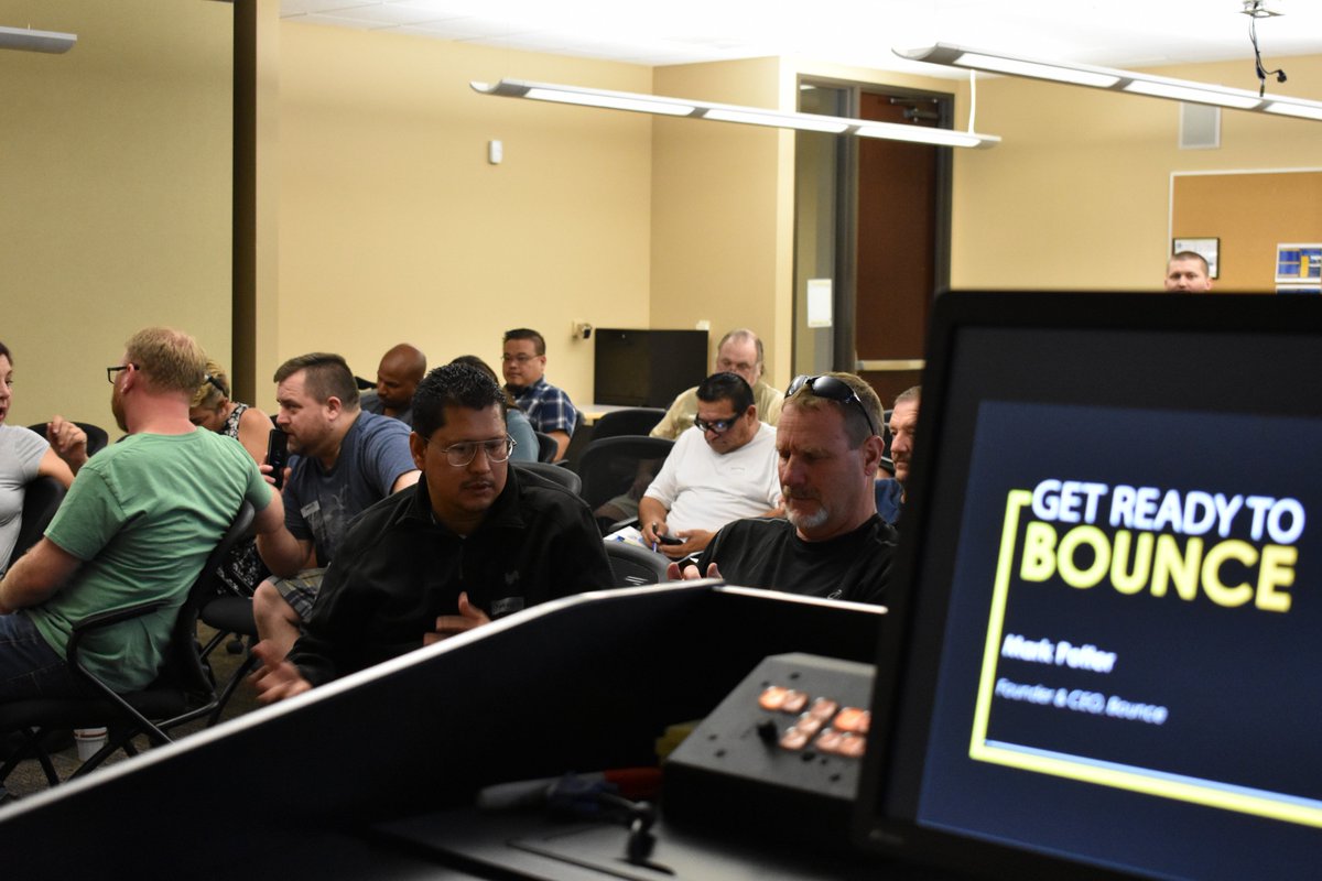 joinbounce's tweet photo. From coffee shops and conference rooms, we've moved to 
the sprawling campus of @USUniversity to hold our driver/Partner meetings. This Tuesday, more than 75 drivers/Partners attended. We talked strategy, customers, support and of course our big event in December. #JoinBounce https://t.co/lmf2naDDWm