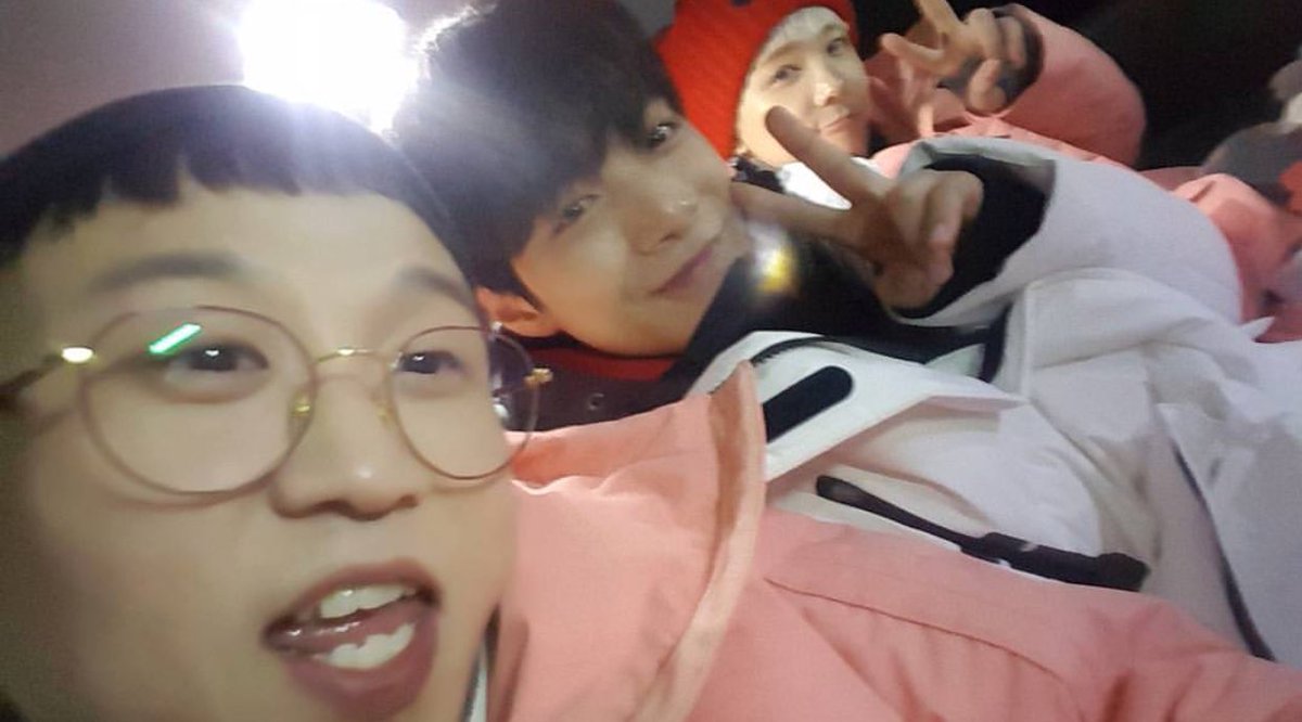 NUESTLAND_TH's tweet photo. (INSTAGRAM) 171124
คุณพัคซองกวังได้อัปรูปขณะถ่ายทำรายการNight Goblin กับเจ้าบูกิและคุณฮงกิลงบนอินสตาแกรมส่วนตัวค่ะ
"#NightGoblin #พยองชาง #หนาวมาก #ลบ7องศา #YBteam กลับมารวมตัวกันอีกครั้ง
#ฮงกวัง อย่าป่วยนะ #สกีรีสอร์ท 

🔗https://t.co/Q8dLzqMWQ9

#NUEST_W #뉴이스트W #JR #김종현 https://t.co/CWEhYoZqRE