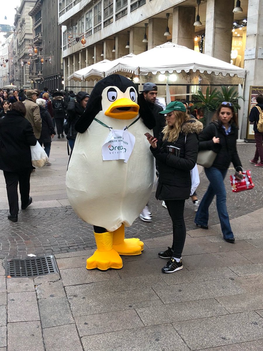 Oregon_IT's tweet photo. Per il #BlackFriday gli animali dei nostri Mappamondi #AR hanno preso vita! Un pinguino gira per le vie di Milano offrendo promozioni strepitose da utilizzare presso il nostro store! Seguitelo! https://t.co/2JHFeATdvf