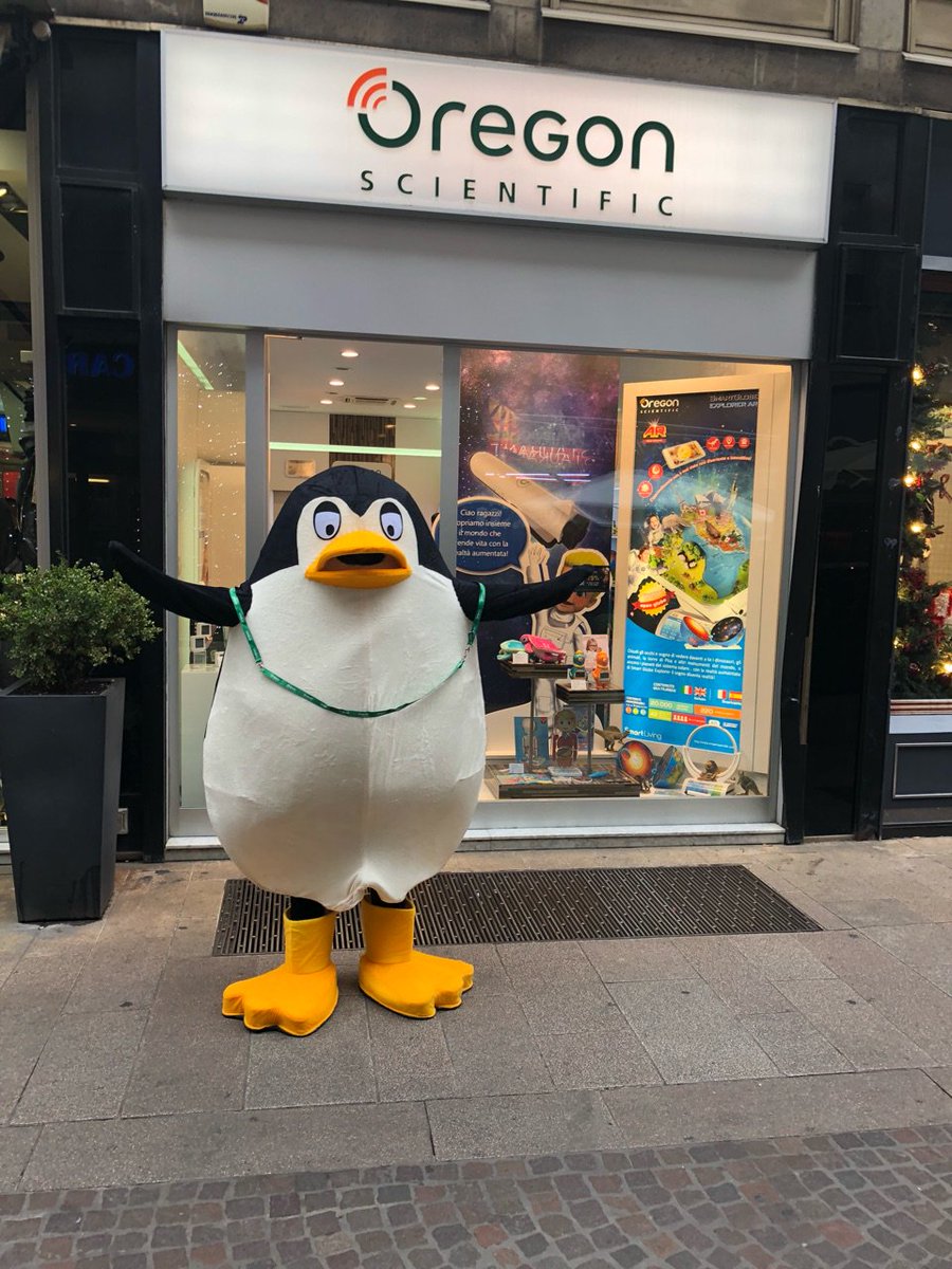 Oregon_IT's tweet photo. Per il #BlackFriday gli animali dei nostri Mappamondi #AR hanno preso vita! Un pinguino gira per le vie di Milano offrendo promozioni strepitose da utilizzare presso il nostro store! Seguitelo! https://t.co/2JHFeATdvf