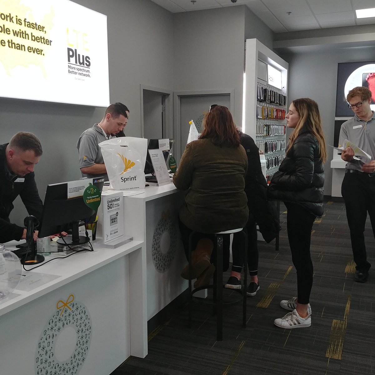 DKavelaris's tweet photo. Three customers just saved from @AT&amp;T her at #BrookfieldSquare! @AdamSzwed_ and team @WirelessChoice making moves early! @jimmills22 https://t.co/iuTH7C9olP