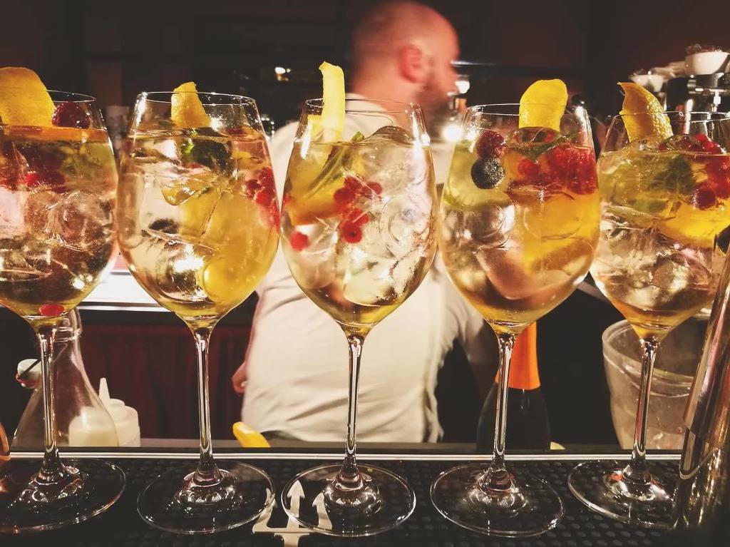 Locanda_Rossa's tweet photo. Remembering our Friday nights 🍇
🍹
🍸
Working for the next season #locandarossa #capalbio #maremma #farmhouse #tuscany #toscana #italia #italy #mixology #drinking #igersmaremma #maremmans #igersfood #countryside #countryhouse #countrychic #arthotel #boutiquehotel #agriturismo … https://t.co/IXBVkcrdtg