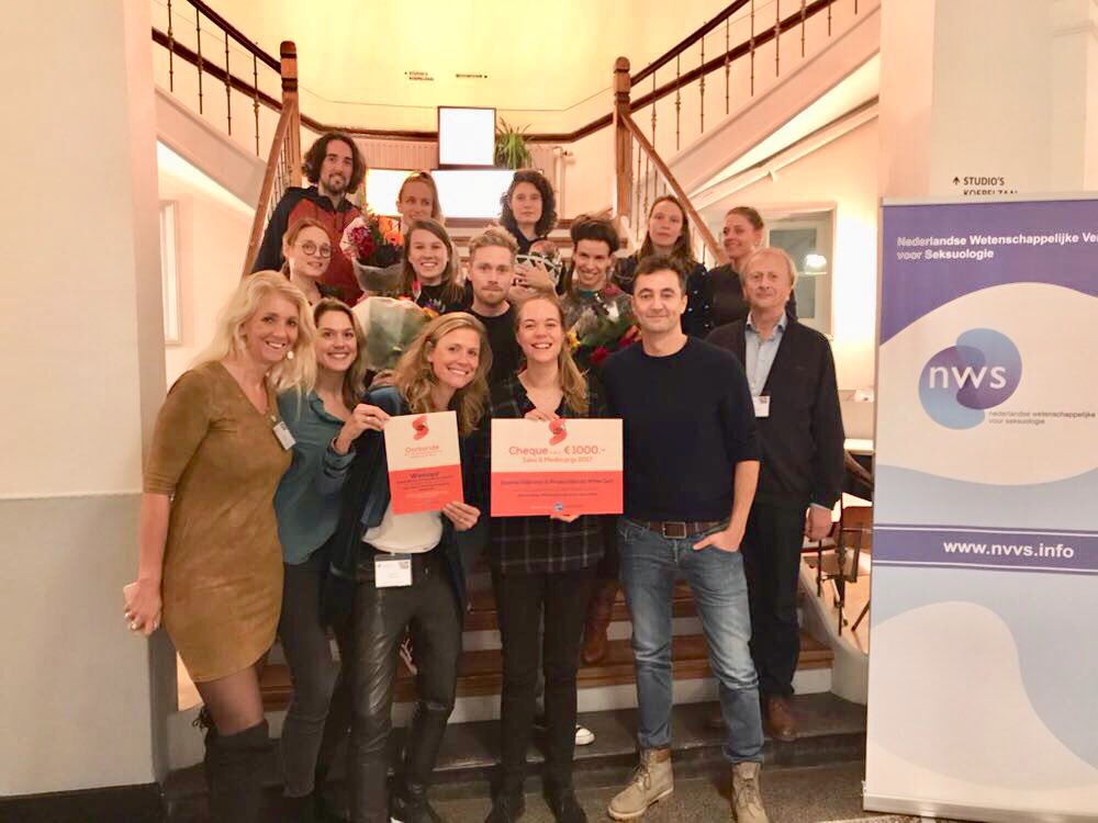 Sexuoloog's tweet photo. Alle winnaars (nr 1, 2 en 3) inclusief organisatie en jury van de SEKS & MEDIAPRIJS 2017. #NVVSWD @NVVSNL https://t.co/7MmTriIQx8