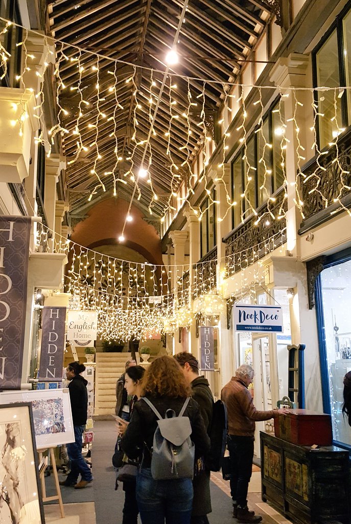 artathidden's tweet photo. It's starting to feel a bit like #christmas @CliftonArcade  @CliftonVillage @brunelsbridge #visitbristol @BristolLifeMag https://t.co/tIjWD416Pl