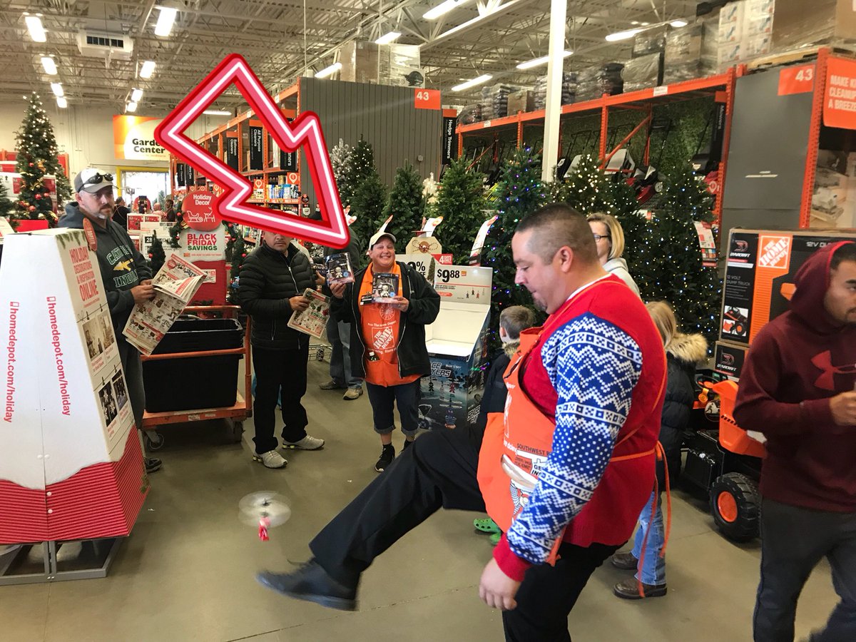 calebconnellTHD's tweet image. Look at Victoria helping @eglinton48 drive sales on that flying ninja, and loving it! All smiles here!! #SWbest #topguns