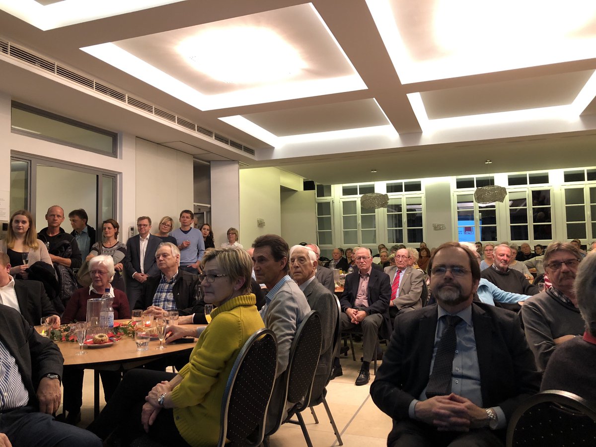 MartinHaller's tweet photo. Heute beginnt in Limburgerhof die heiße Wahlkampfphase für unseren Bürgermeisterkandidaten Ralf Michalak. Das Schloss platzt aus allen Nähten und als besonderer Gast ist unser Kurt Beck am Start! Beste Voraussetzungen für einen gelungen Abend! #spdpfalz https://t.co/w1N6HkPETW