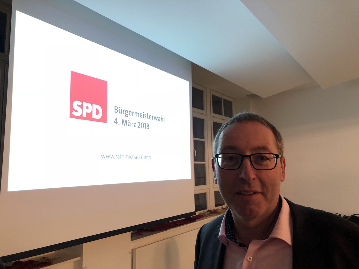 MartinHaller's tweet photo. Heute beginnt in Limburgerhof die heiße Wahlkampfphase für unseren Bürgermeisterkandidaten Ralf Michalak. Das Schloss platzt aus allen Nähten und als besonderer Gast ist unser Kurt Beck am Start! Beste Voraussetzungen für einen gelungen Abend! #spdpfalz https://t.co/w1N6HkPETW