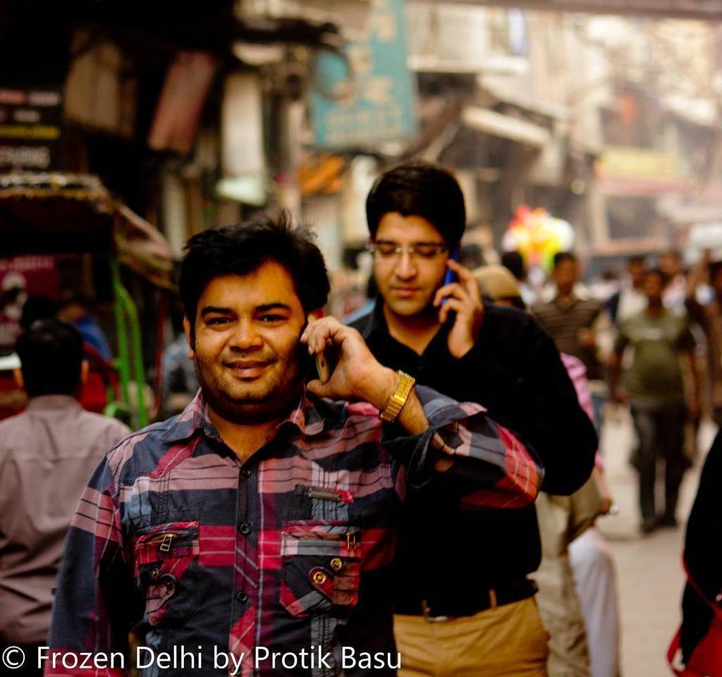 Whispering distance away, but probably having conversations a world apart!

#frozendelhi#delhi #delhigram #sodelhi#yin_india #streetphotography #wearegurgaon #street #photooftheday#shootsomeone #mobile #conversations ift.tt/2A2piqZ