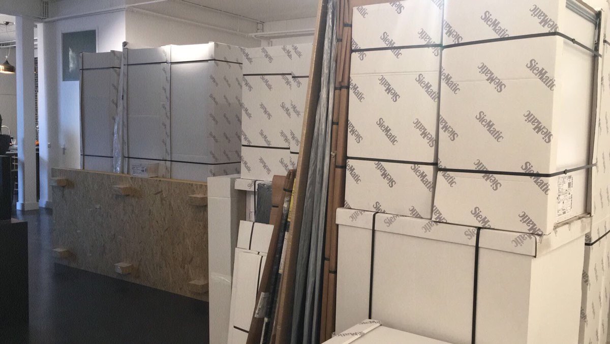 De meubels voor onze #SieMatic Boutique zijn gearriveerd. ReadyforLiving-kopers kunnen nu ook kiezen voor SieMatic! #readyforliving
