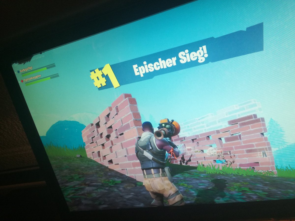 _EssentialPlay_'s tweet image. So der 2te 👌 Heut mach ne kleine Nachtschicht ;) 

#fortnite #Epischer #Sieg #epic #daNgolfgt #Optookoppler #Battle #Royal #noice #Zockersocken
