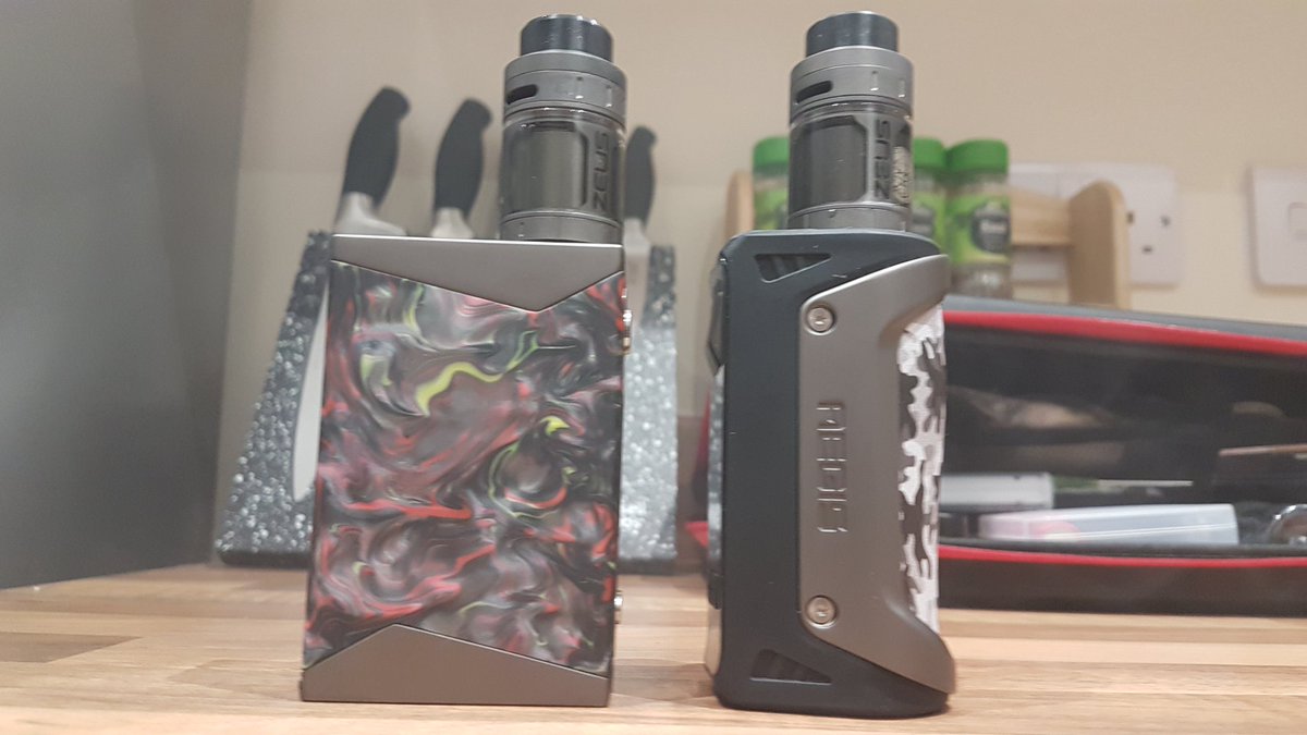 Loving the <a href="/GeekvapeTech/">GeekVape</a> Zeus rta that much I've brought 2!!! 👍🏼😁💨💨