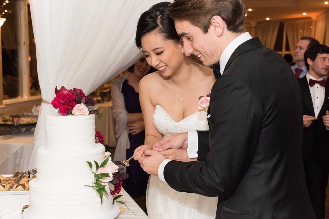 CP_Cakes's tweet photo. We are honored and grateful for the opportunities we have to be a part of such a special moment in your lives. Thank you Krisandra Evans Photography for the lovely photos. #TwoBrightLights #ConfectionPerfection #WeddingCake #AtlantaWeddings #MariettaCakes
 https://t.co/Z7Q0LFkEoa https://t.co/V8Lc7NEmim