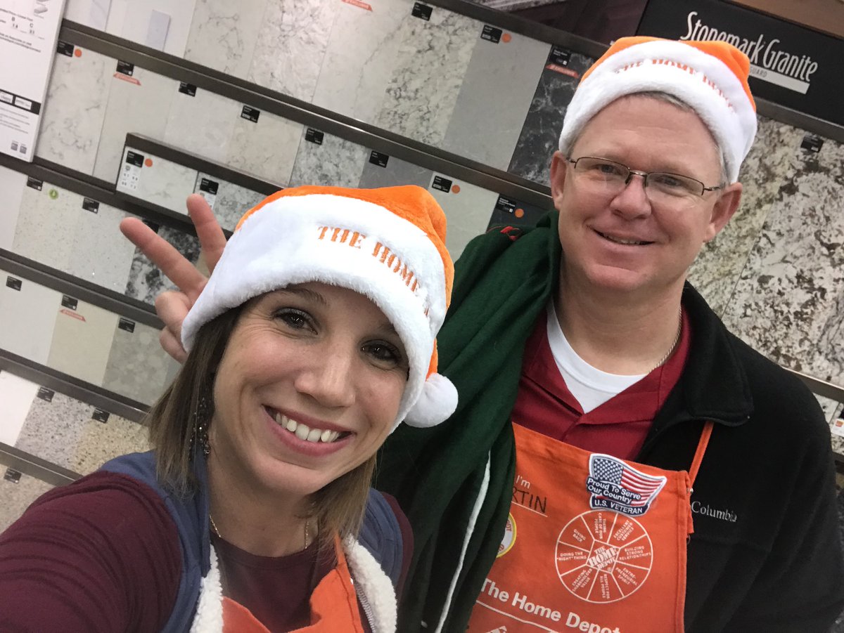 Store #2 another HIT! Rob kicking off 1st BF in 743!! Setting leads #services4theWIN @ChrisBergHD  <a href="/LayneThome/">Layne Thome</a> <a href="/AngelaWires/">Angela Wires</a>
