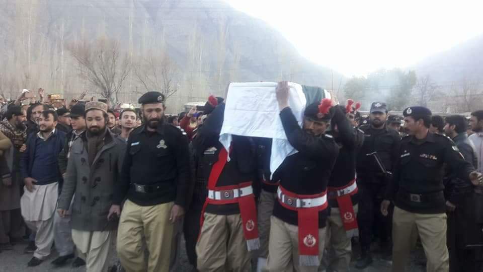 AliHossainNaqvi's tweet photo. اے راہ خق کے شہیدوں وفا کی تصویروں تمہیں وطن کی ہوائیں سلام کہتی ھے 😔😢
#Peshawar https://t.co/lmhg94e2UN