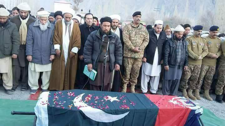 AliHossainNaqvi's tweet photo. اے راہ خق کے شہیدوں وفا کی تصویروں تمہیں وطن کی ہوائیں سلام کہتی ھے 😔😢
#Peshawar https://t.co/lmhg94e2UN