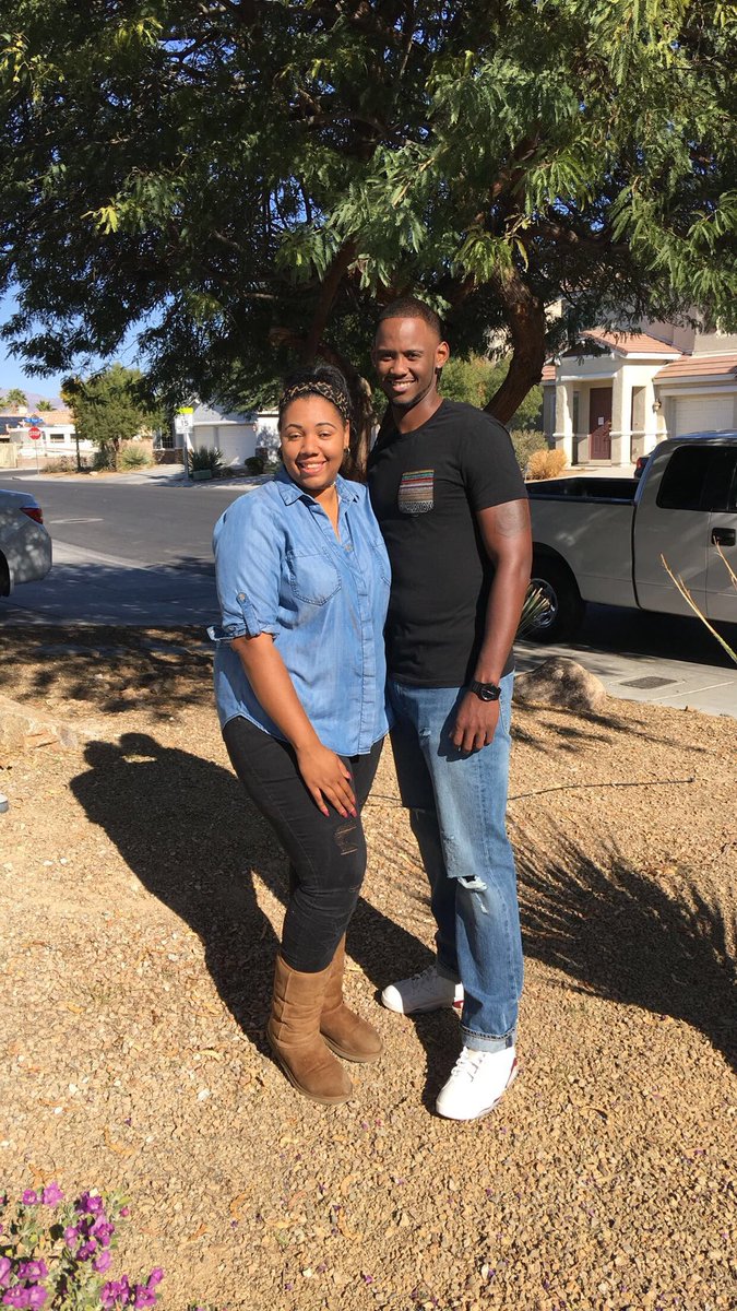 callmetybee's tweet photo. Please please please lets appreciate our glow up as a couple! #thesepicturesaretaken1yrapart #glowup #weightloss #musclegain #Thanksgiving2017 #thanksgiving2016 https://t.co/OCqcw6VDMj