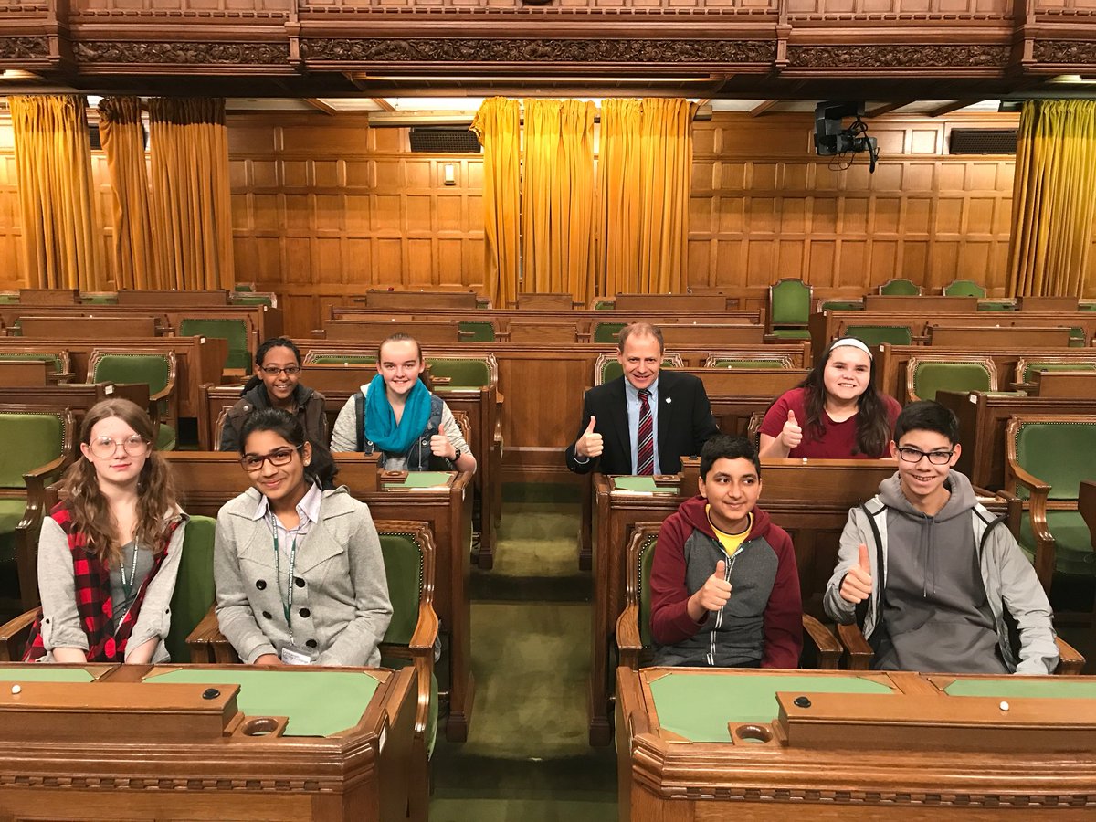 maplesmetschool's tweet photo. Hanging with our MP @Kevin_Lamoureux in the House of Commons. No bigs. #Leave2Learn https://t.co/cK69YMFVFS