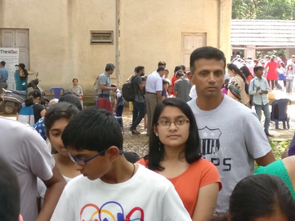 ianilkumargupta's tweet photo. 👆That's Rahul Dravid in a queue with his kids at a science exibhition.
No show off;
no page 3 attitude;
no celebrity airs;
Queueing just like any other normal parent... really admirable... https://t.co/1DkQ4T1hwF