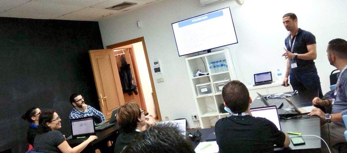 xenoncomputer's tweet photo. Comenzamos con el #bootcamp para certificarnos en #GoogleEducator2 @JoseLloveres @INNEDU_es y maΓ±ana terminaremos con un sorteo de un #Chromebook de @ES_Acer #AcerforEducation https://t.co/TglfrD7srO
