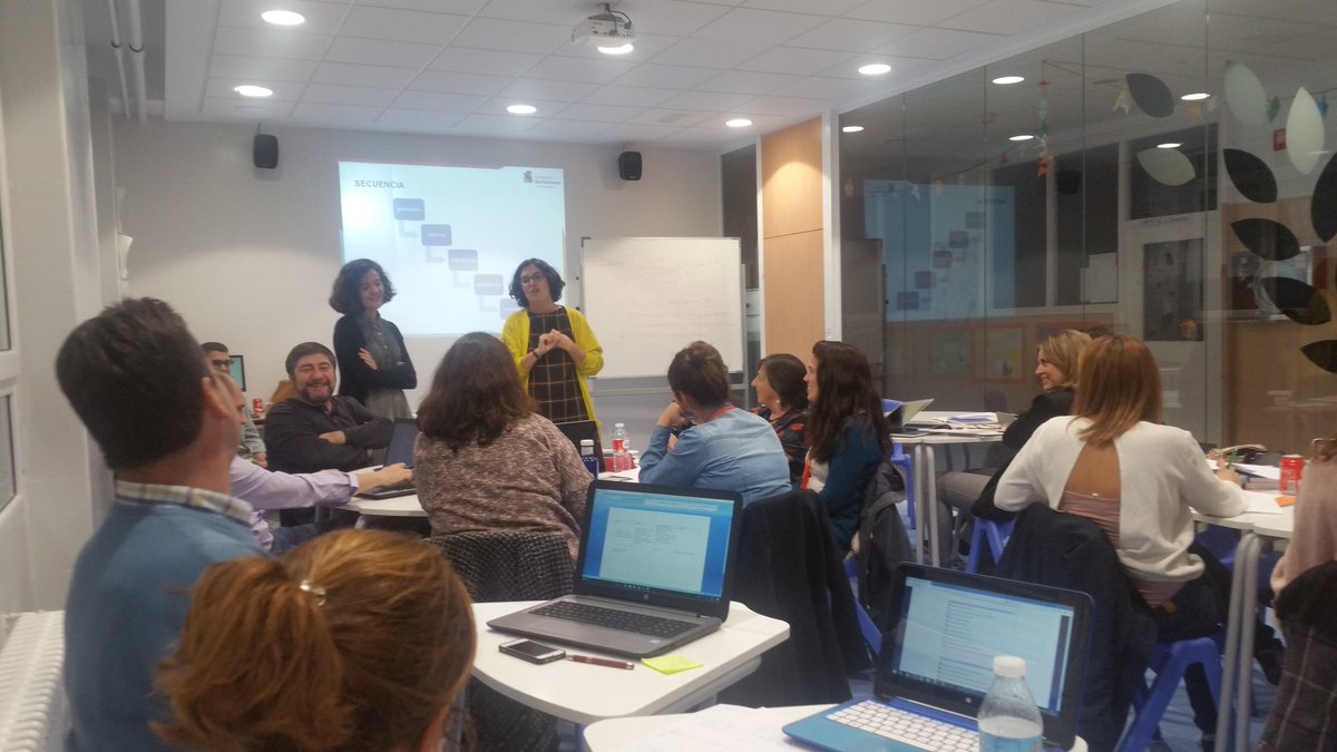 isabelserrano4's tweet photo. @arantxagaray Nos ayuda a concretar el plan de acción en el curso OPC de @ecatolicas #OPC2017 @FBertelsmann https://t.co/00v6kJMoru