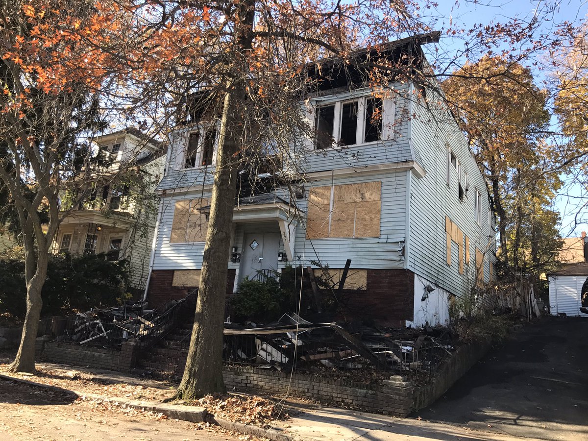 laramarierolo's tweet photo. Family on Smith St in Newark forced out by fire on Thanksgiving. Extensive damage throughout @News12NJ https://t.co/KolerNK8dy