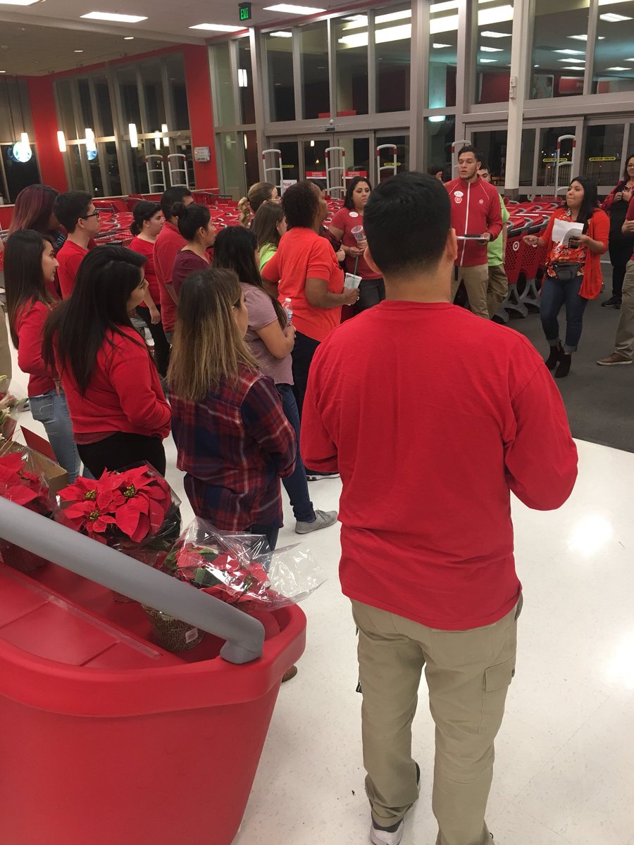 Kicked off Black Friday with T2627 Azusa and they did an awesome job! #targetblackfriday #WorkSomewhereYouLove <a href="/MrsJamieBlanco/">Jamie Blanco</a> @jhowells81