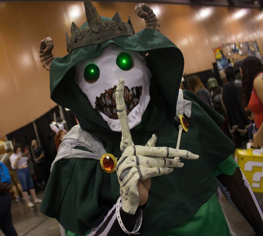 That_DeAngelo's tweet photo. #cosplay photo of the day! This #adventuretime #cosplayer came to #fanfest17 as #Lich ! Those eyes were haunting!
#fanfest #Azcosplay #cartoonnetwork #Fanfest2017 #Phoenixcomicon #Phxcc https://t.co/jkEqzGBSbw https://t.co/qVUF3hVuaV