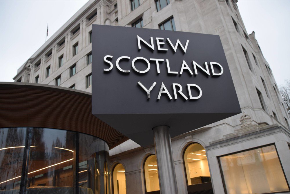 Police remain on scene in #OxfordStreet Oxford Circus - no evidence of shots... news.met.police.uk/news/update-in…