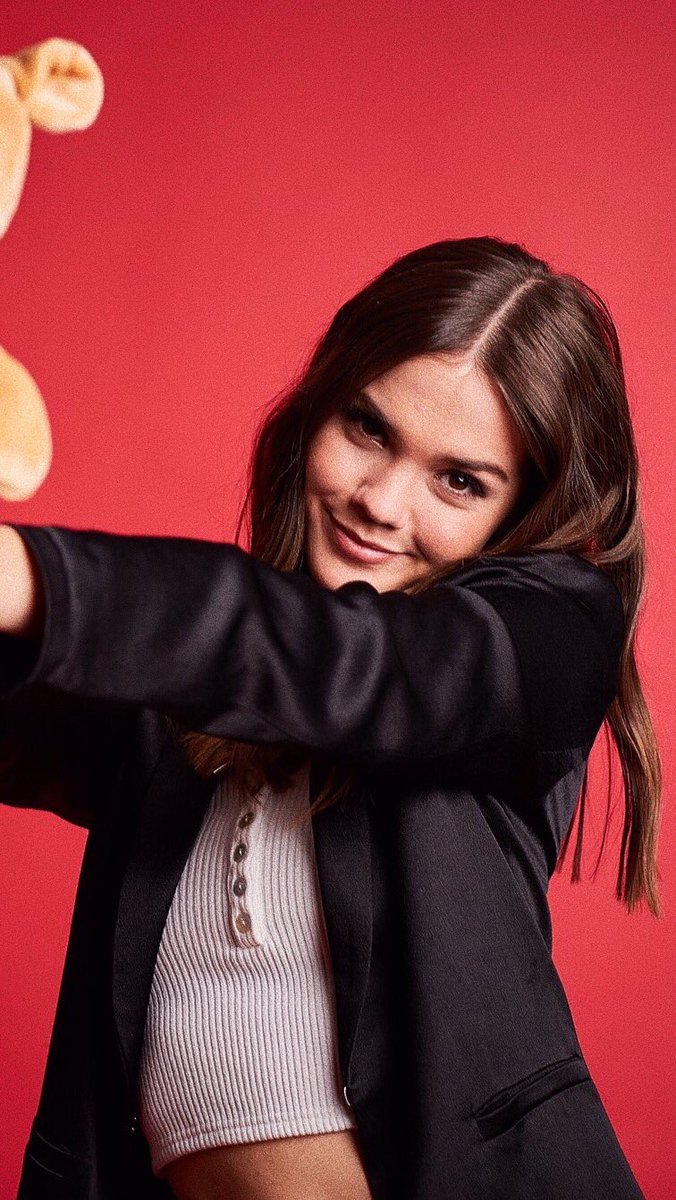 archivemaia's tweet photo. maia mitchell lockscreens to bless y’all!! rt if you saved/liked so i can post more ♡ https://t.co/WI85zdXOFV