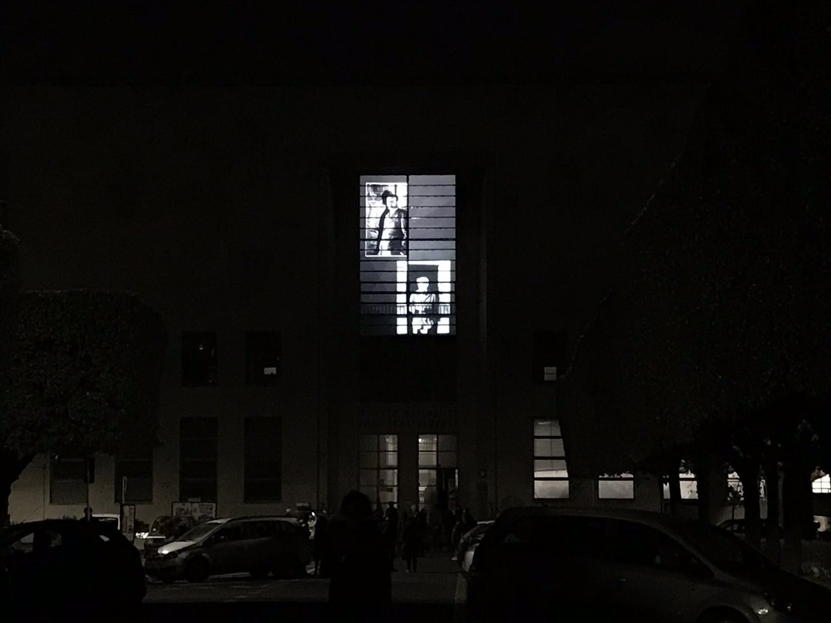 SapienzaRoma's tweet photo. @SMFN_Sapienza @RicercaSapienza @museiSapienza @architettiroma @FrascatiScienza @StampaCnr @RegioneLazio @radioscienza @diconodioggi @CittadinidiTwtt #now: La vetrata artistica di #GioPonti per l’Edificio di Matematica, la luce ricostruisce un’opera perduta (ora Ed. Matematica) #80CU https://t.co/agbKkZzR3p