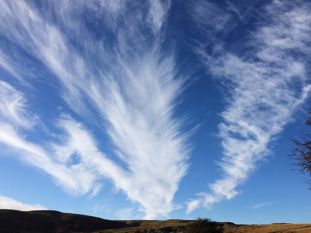franphillips2's tweet photo. A lovely walk this morning overlooking #theBlackMountains https://t.co/duC5KgMHcK