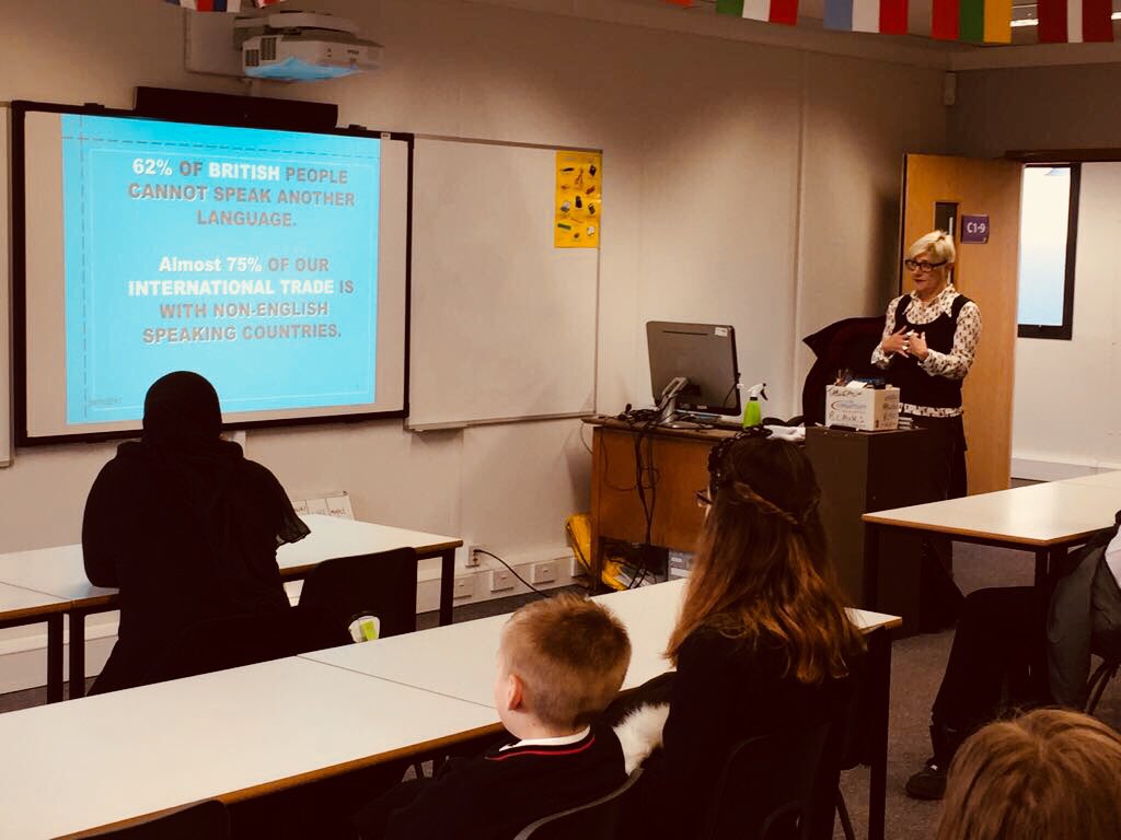 CatInLanguages's tweet image. The @cardiffmlang team out to @cantonianhs today with Year 9s, thank you for having us!