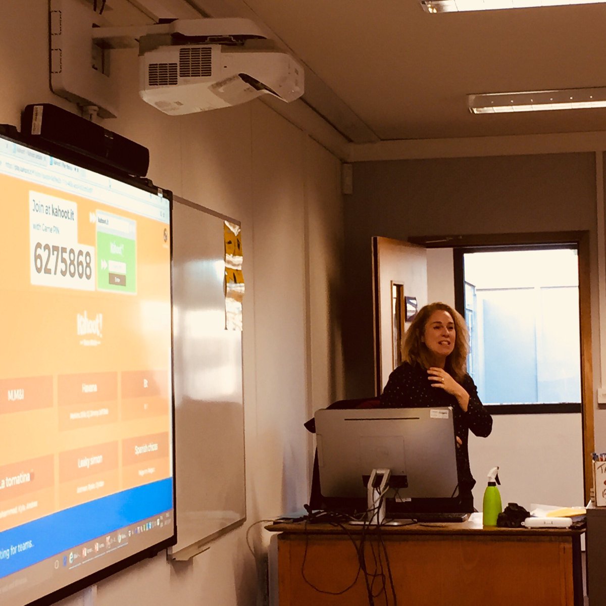 CatInLanguages's tweet image. The @cardiffmlang team out to @cantonianhs today with Year 9s, thank you for having us!