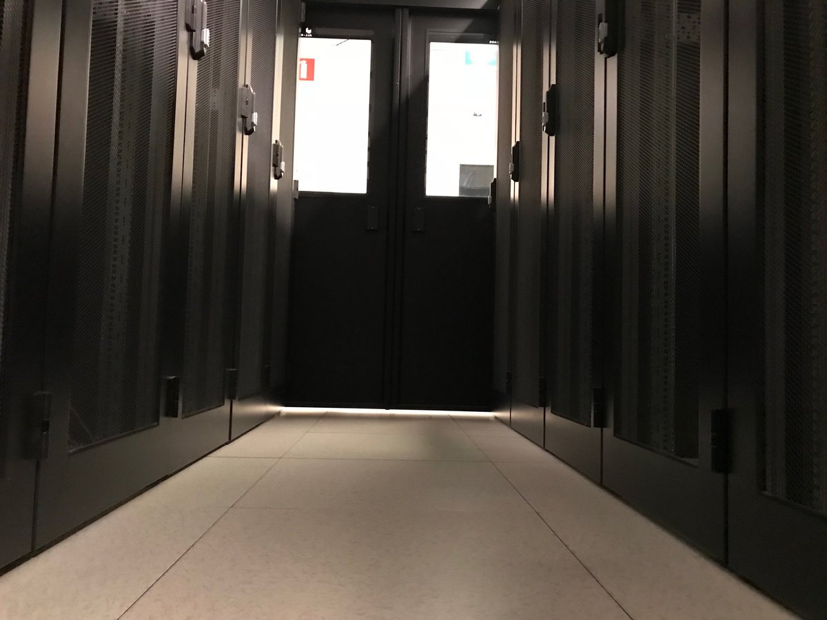 SpectraIP's tweet photo. Werkzaamheden bij @DataoneNL gaan voorspoedig. In december migreren wij naar een eigen private corridor 😎 https://t.co/1WsKC7L2D7