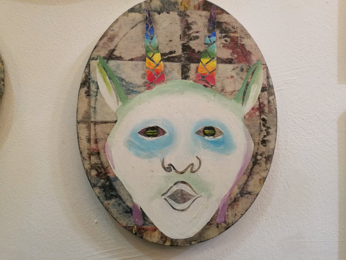 Seguimos en #RutaExpo8 en <a href="/wabisabisevilla/">WabiSabi ShopGallery</a> visitando la expo TOTEM de Pepe López. #Sevillahoy