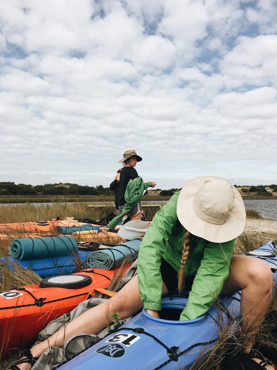 OldSchoolSWO's tweet photo. FLASHBACK to sea kayaking! #FALLOLDS17 #flashbackfriday #wildernesssemester #wildernessdisciplehip #gapsemester https://t.co/TieRHEAvX2